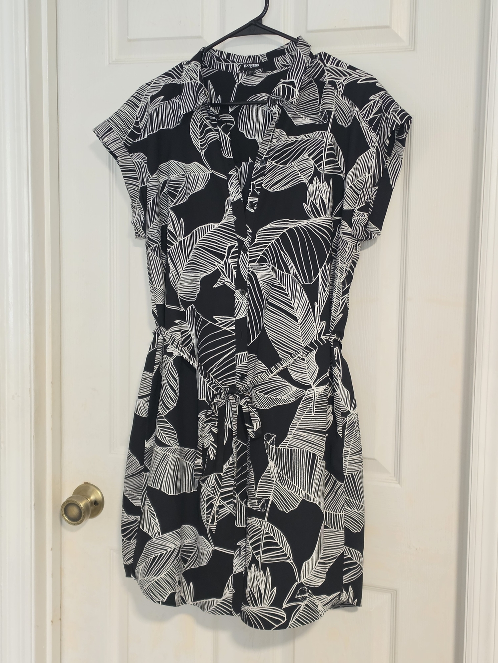 Express Black & White Leaf Print Shirt Dress